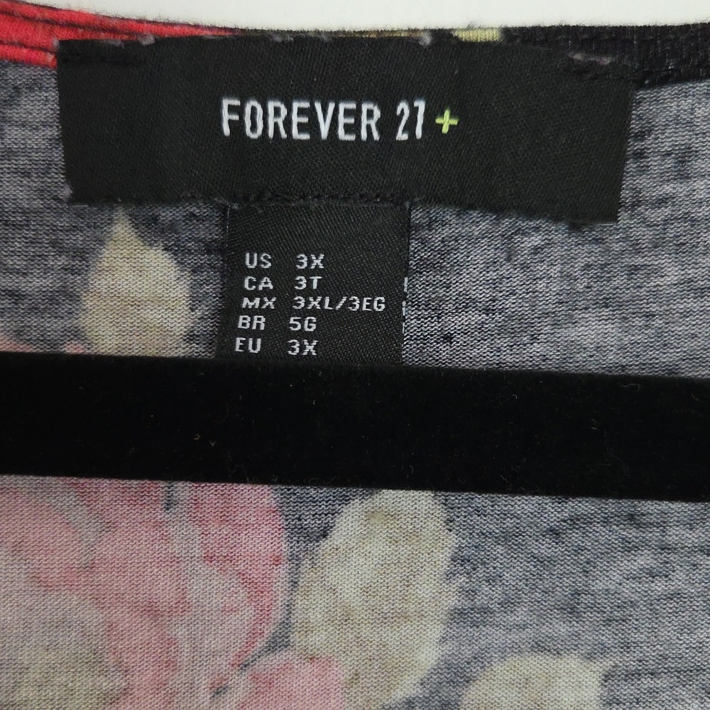 Forever 21 Black Dress with Red Floral Design Size 3X - Picture 4 of 6